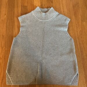 Abercrombie sweater vest small